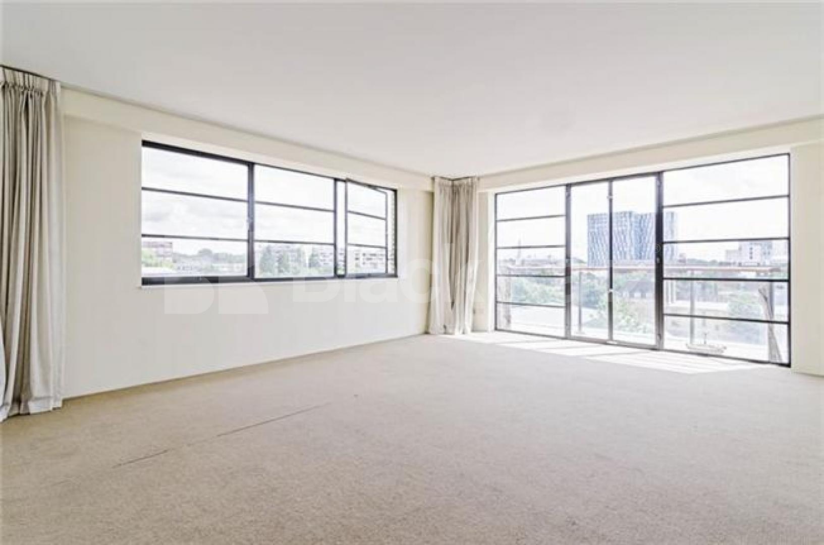 			MODERN 2 BEDROOM APARTMENT IN A PORTERED DEVELOPMENT, 2 Bedroom, 1 bath, 1 reception Flat			 Ice Wharf, KINGS CROSS 